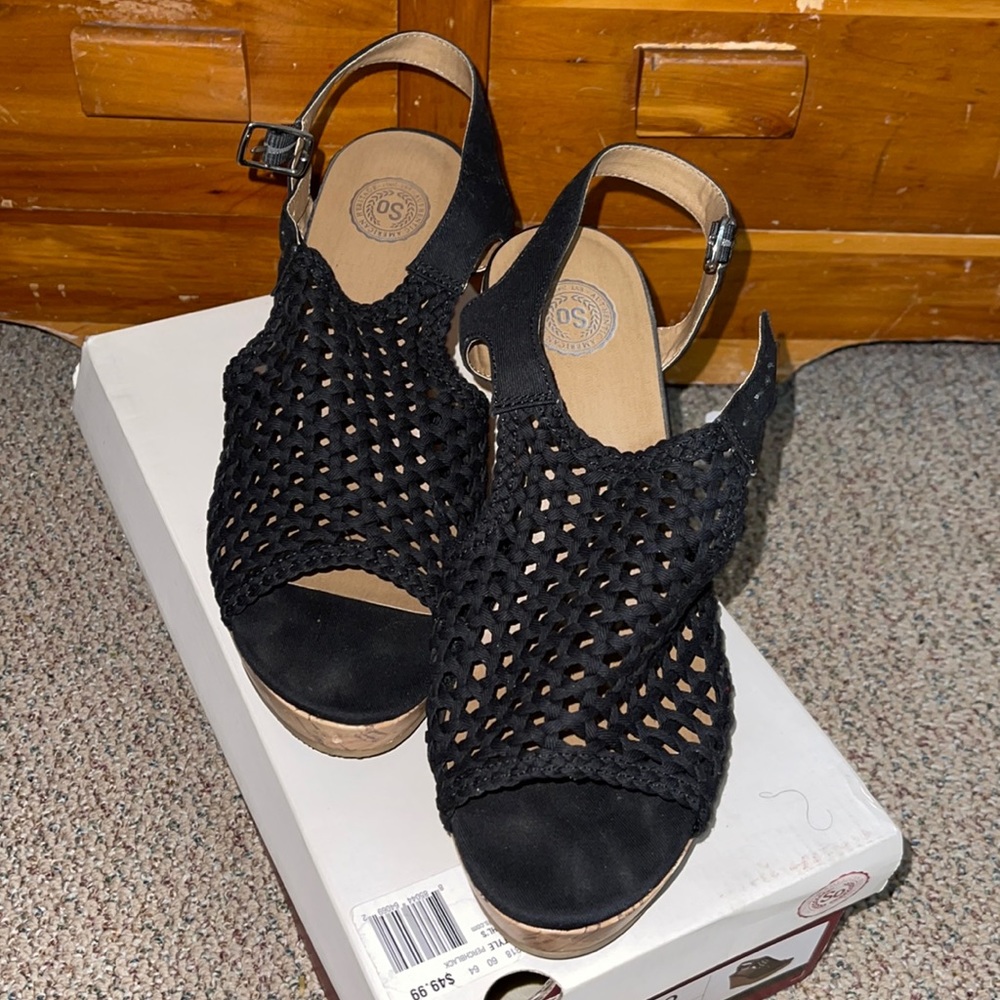 Black wedged heels